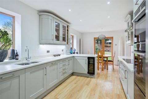 4 bedroom detached house for sale, Chantry Hurst, Epsom