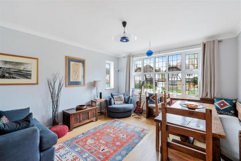4 bedroom detached house for sale, Chantry Hurst, Epsom