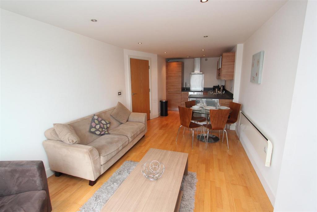 Livingroom2.JPG
