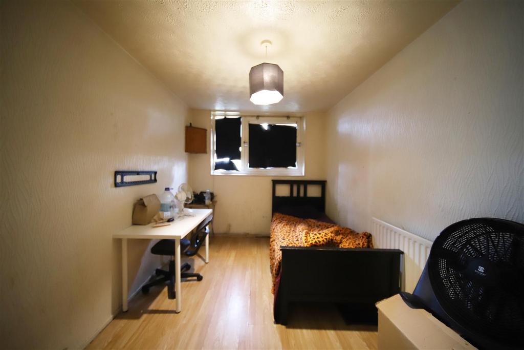 Bed2.jpg