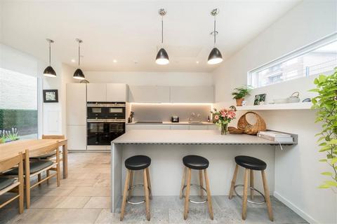 undefined, Hilary Mews, London SE1