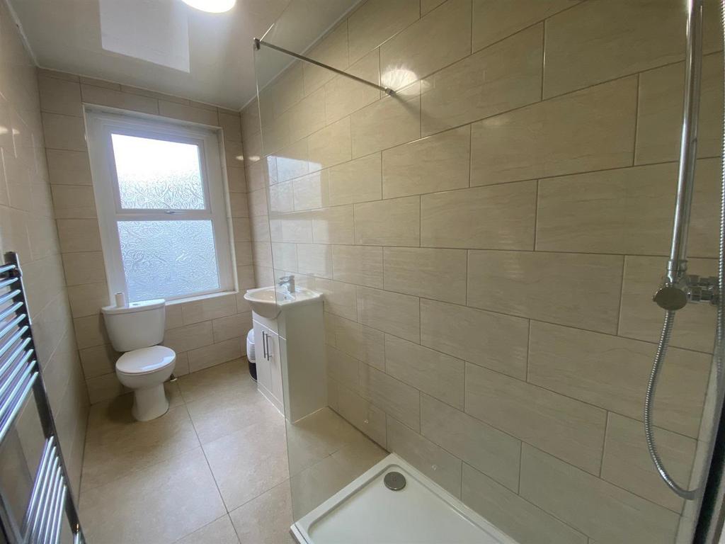 SHOWER ROOM.jpg