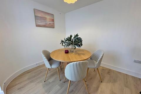 2 bedroom apartment to rent, 5 Burnaby Road