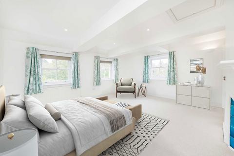 undefined, Russell Road, Shepperton TW17