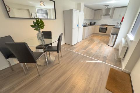 6 bedroom terraced house to rent, Adelaide Road, L7 8SH,
