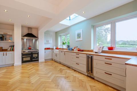 5 bedroom detached house for sale, The Nooking, Kirkhamgate, Wakefield, West Yorkshire