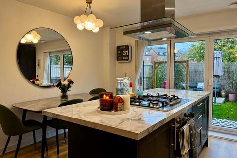 3 bedroom end of terrace house for sale, Bankside Close, Prestwich, M7