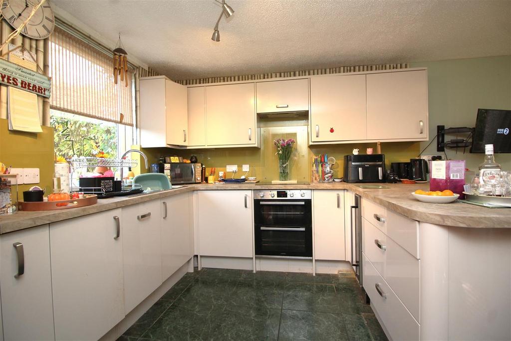 Kitchen 1.JPG