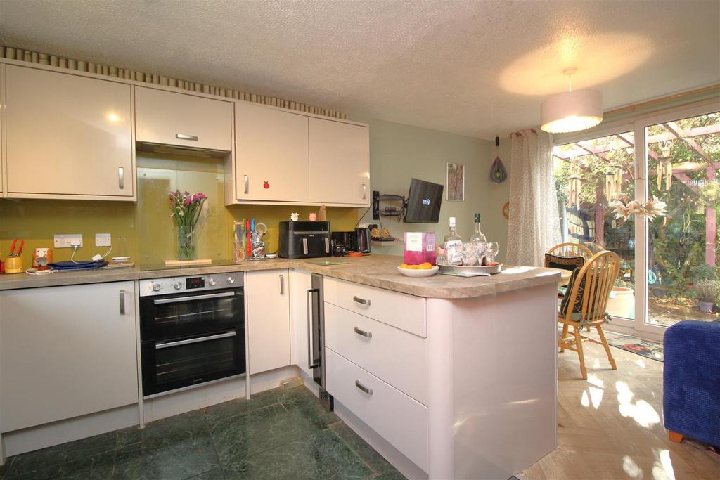 Kitchen diner 1 .JPG