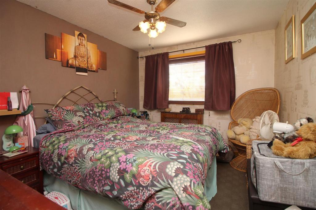 Bedroom 1 .JPG