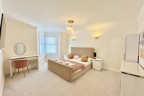 3 bedroom apartment for sale, St Michaels Road, West Cliff, Bournemouth, BH2