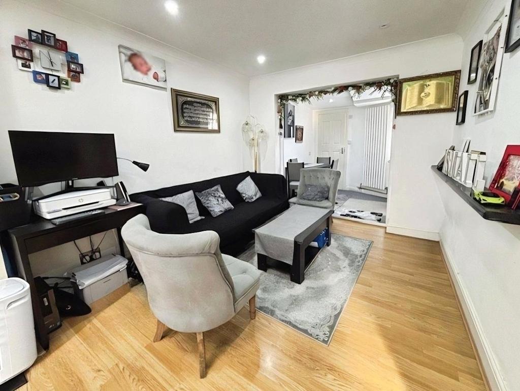 Pictreception Room