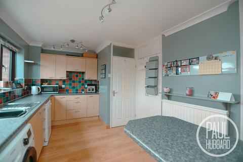 4 bedroom detached house for sale, Squires Walk, Lowestoft, NR32