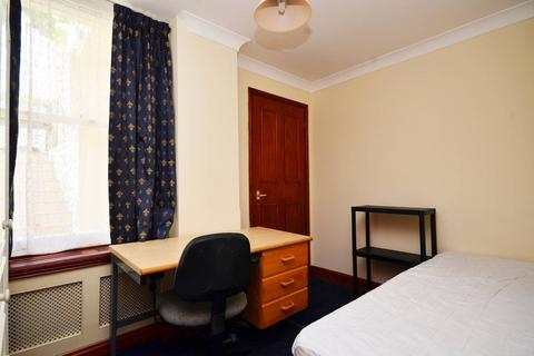 2 bedroom flat to rent, Penywern Road, Earls Court, London, SW5