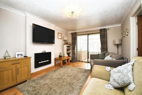 undefined, Wisteria Way, Hull