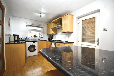 undefined, Wisteria Way, Hull