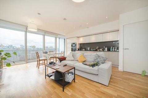 2 bedroom flat to rent, Colonial Drive, London W4