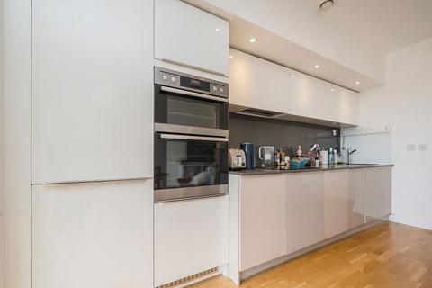 2 bedroom flat to rent, Colonial Drive, London W4