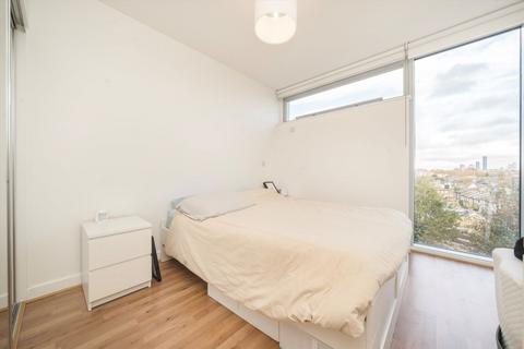 2 bedroom flat to rent, Colonial Drive, London W4