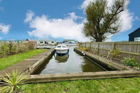 undefined, North West Riverbank, Potter Heigham NR29