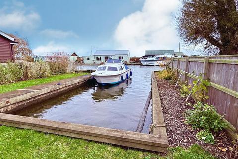 undefined, North West Riverbank, Potter Heigham NR29