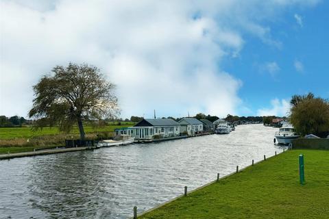 undefined, North West Riverbank, Potter Heigham NR29