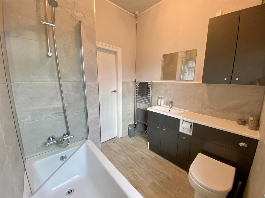Bathroom3.jpg