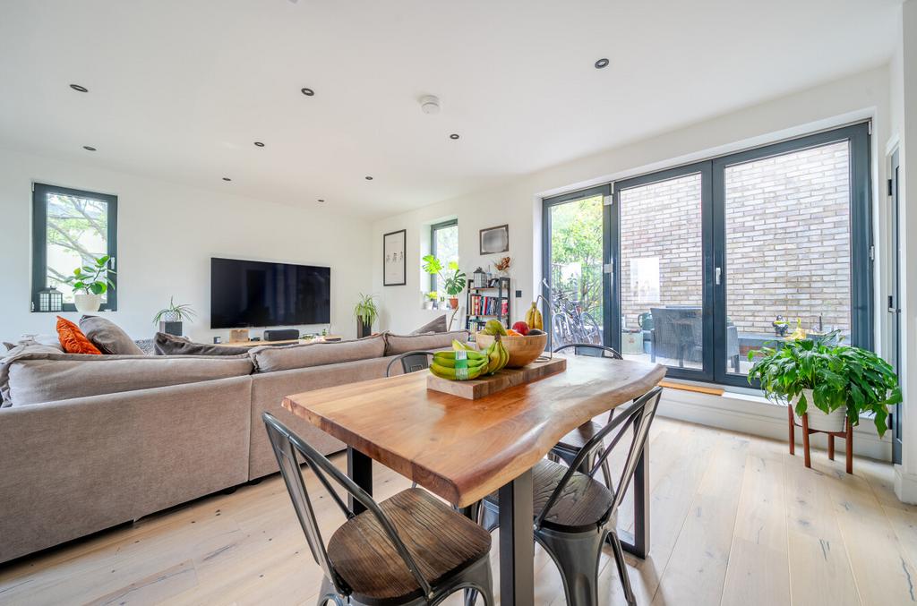 1370009-4-68f76f6...