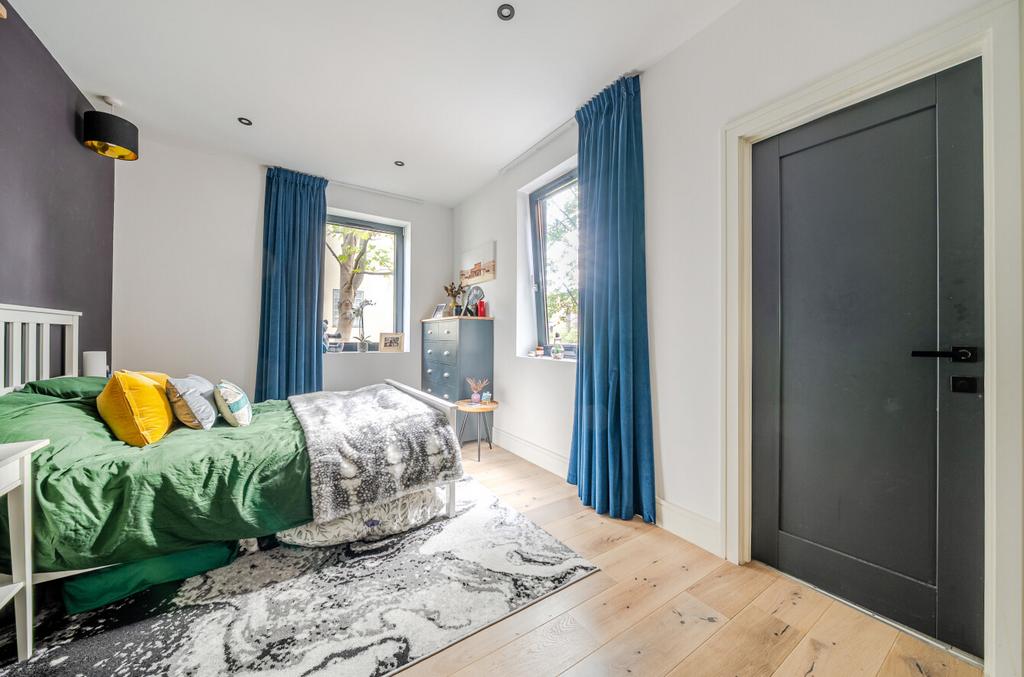 1370009-20-68f770...