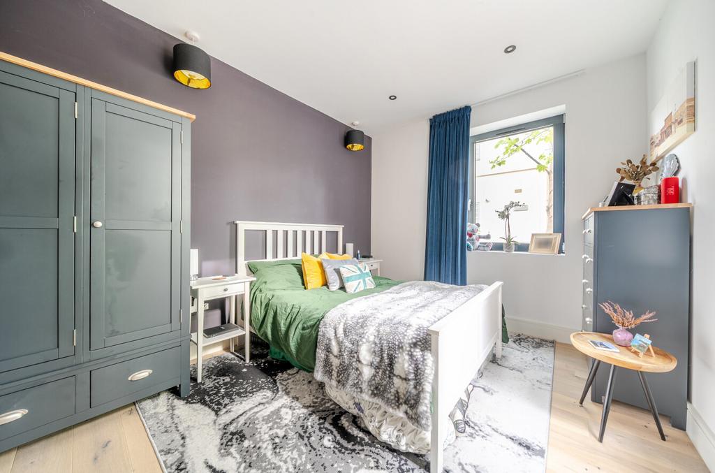 1370009-22-68f770...