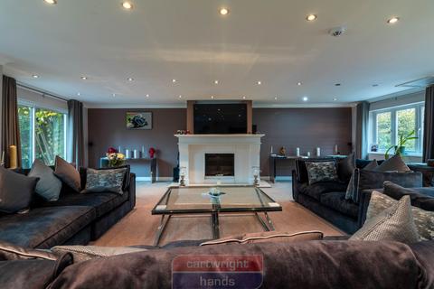 4 bedroom detached house for sale, Hinckley Road, Nuneaton, CV11 6LS