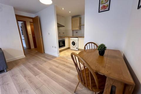 2 bedroom apartment to rent, Manhattan Place, Madison Square, Liverpool