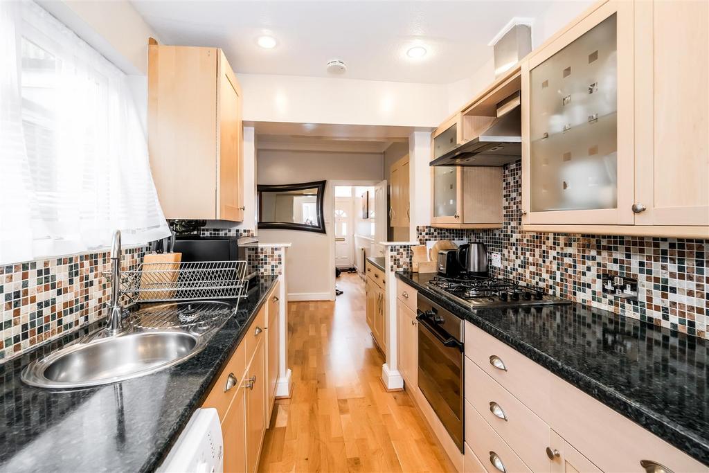 Kitchen 2.jpg