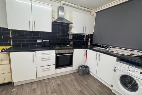 3 bedroom terraced house to rent, Chatsworth Road, London E15