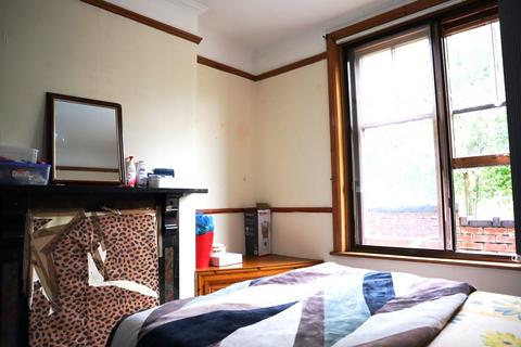 3 bedroom terraced house for sale, Park Vale Road, Leicester LE5