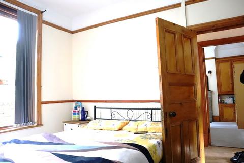 3 bedroom terraced house for sale, Park Vale Road, Leicester LE5