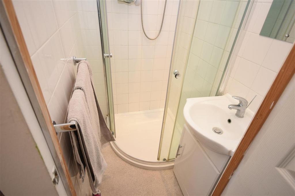 En suite shower