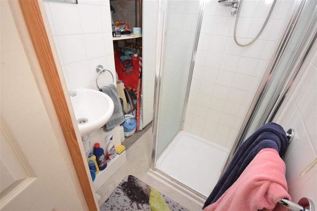 En suite shower