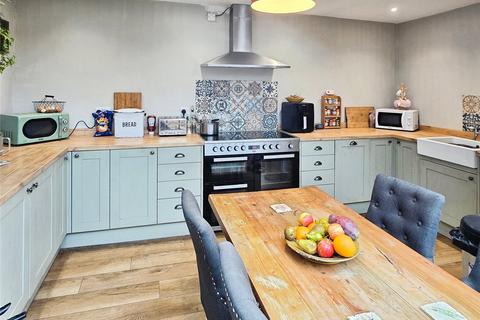 4 bedroom end of terrace house for sale, Whittington Road, Shropshire SY11