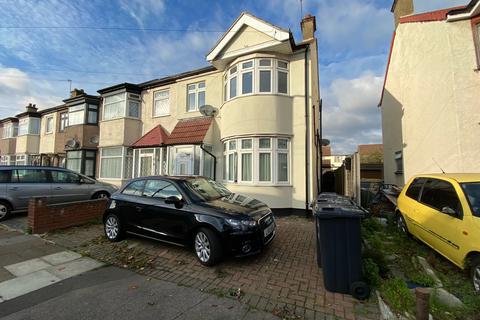 undefined, Staines Road, Ilford IG1