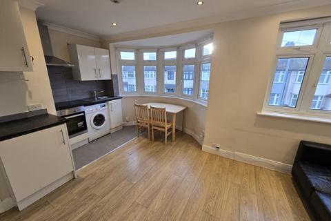 2 bedroom apartment to rent, Staines Road, Ilford IG1