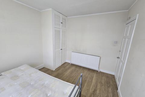 2 bedroom apartment to rent, Staines Road, Ilford IG1