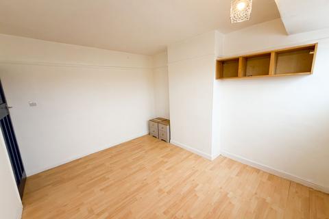 Rosslyn Avenue, Dagenham, RM8