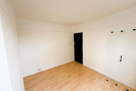 undefined, Rosslyn Avenue, Dagenham, RM8