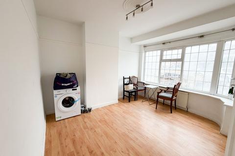 undefined, Rosslyn Avenue, Dagenham, RM8