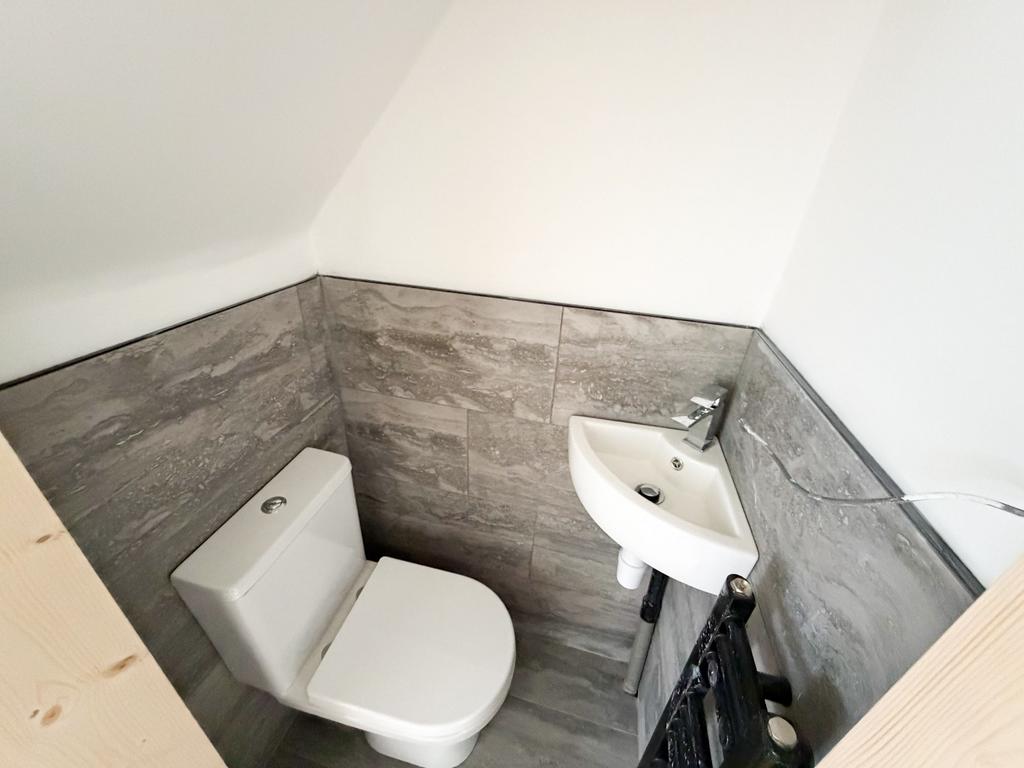 Rosslyn Ave RM8