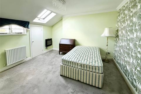 undefined, Royal Gate, Hampshire PO4
