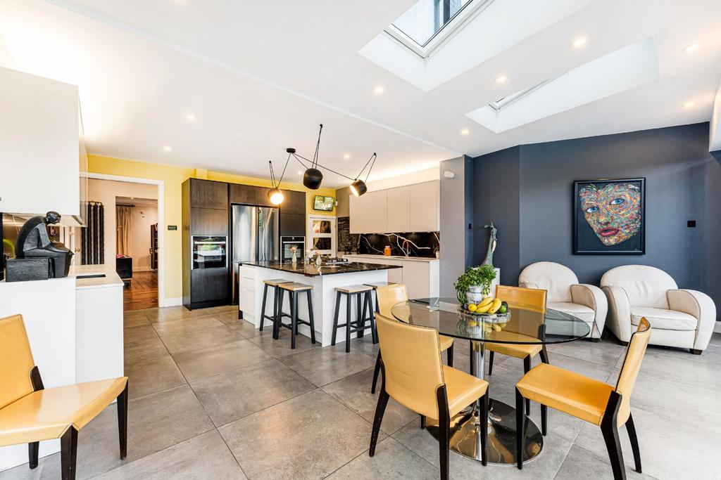 Kitchen / Breakfast Room