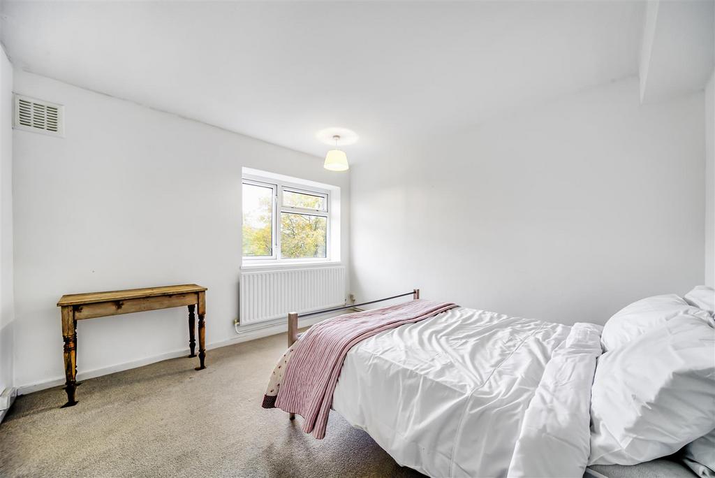 James Anderson Sheen Sales 104 Chertsey Court Clif