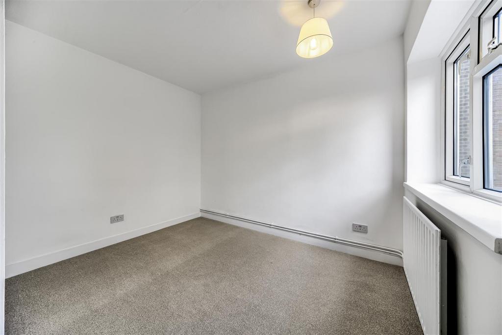 James Anderson Sheen Sales 104 Chertsey Court Clif